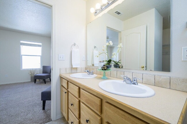 Building Photo - 6561 S Covewood Way