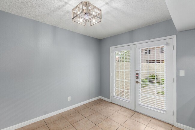 Building Photo - Remodeled 2 bedroom unit just minutes from...