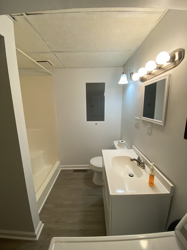 Building Photo - 1208 Payne Avenue, Unit 1