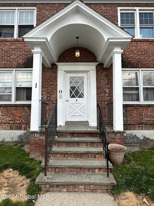 Building Photo - 1 Oakwood St