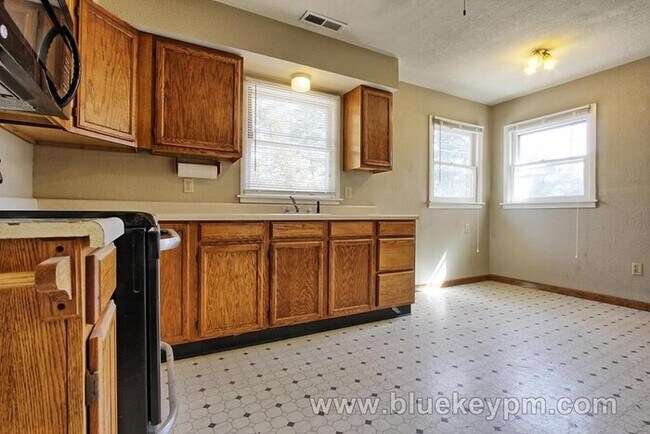 Building Photo - 5207 SE 109th Ave