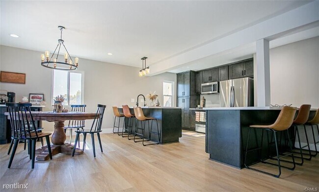 Building Photo - 4 br, 1.5 bath House - 835 Amigos Way Apt 8