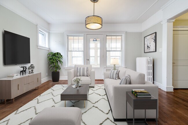 Living Room - 310 S Lombard Ave