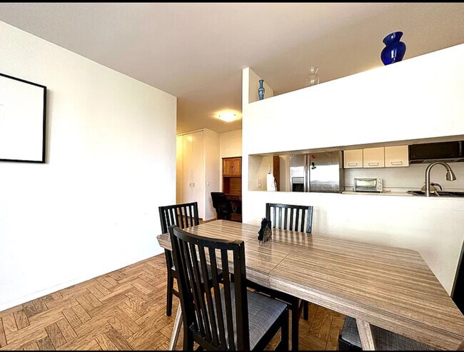 Foto del edificio - 62 W 62nd St