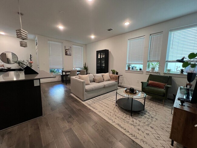 Foto del edificio - 4819 Caroline St