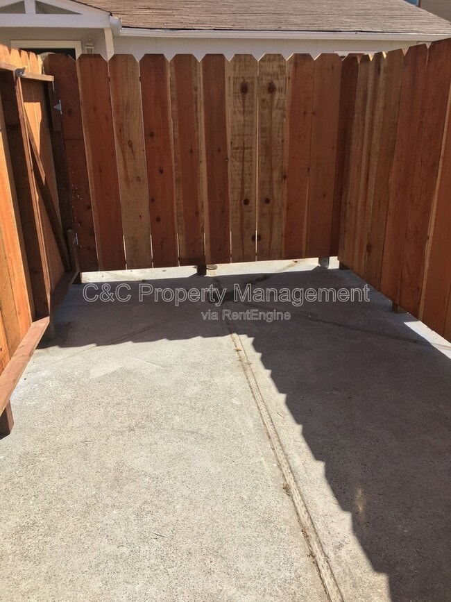 Foto del edificio - 244 Carmel Ave