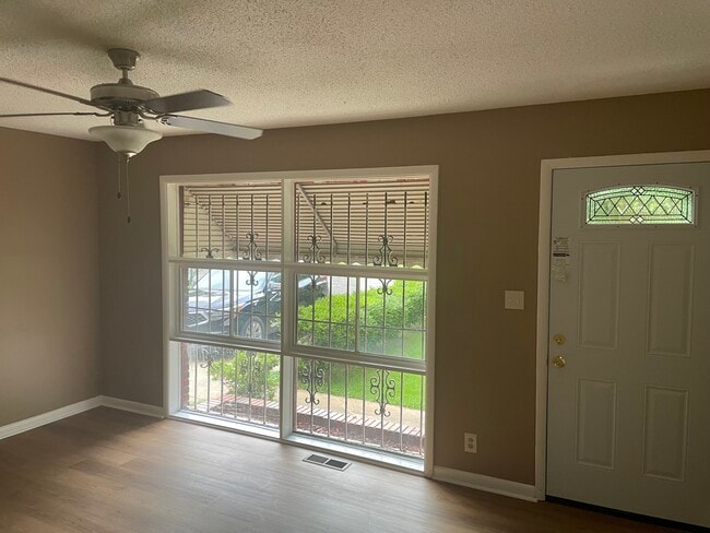 Building Photo - 1204 Gale Dr