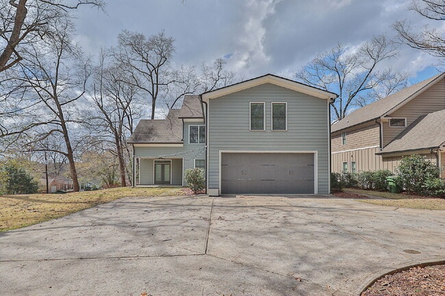 Building Photo - 2033 Cherokee Dr