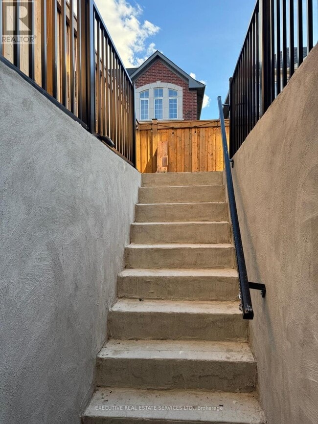 Building Photo - 39 Overstone Rd