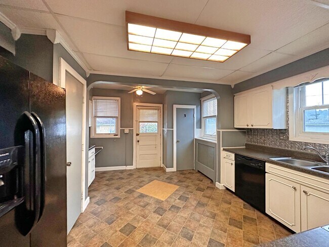 Building Photo - 303 Leavy Ave