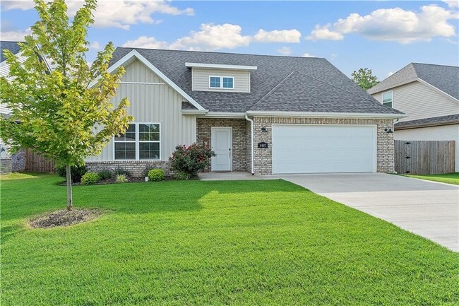 Building Photo - 4407 SW Bison St