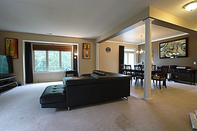 Building Photo - 55 Beaconsfield Ct