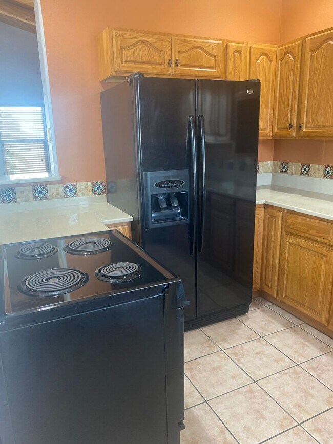 Building Photo - COMING SOON -Beautiful home located in rio rancho - aprox 1700 sq ft - 528 and Iris
