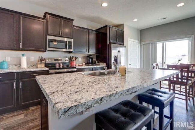 Building Photo - 3043 Sandstone Ct