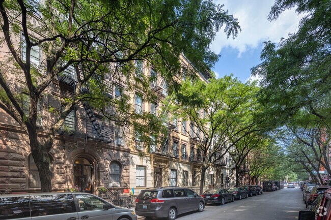 Building Photo - 207 W 80th St