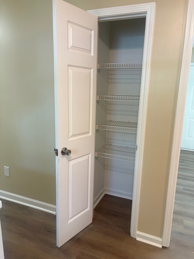 Kitchen pantry - 1039 N Lakeshore Dr