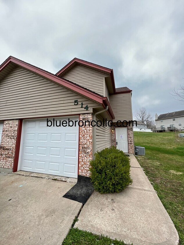 Primary Photo - All the Space You Need – 3-Bedroom with Ga...