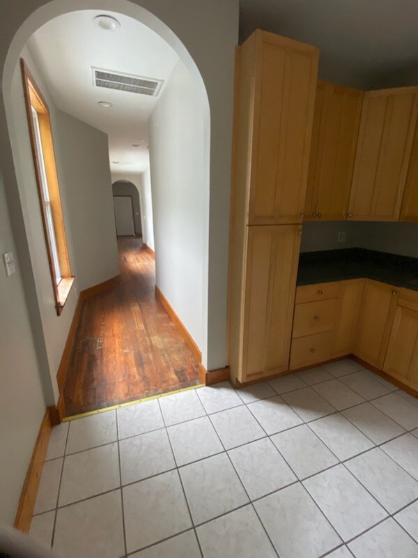 Foto del edificio - 1107 E Oak St