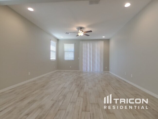 Building Photo - 10841 W Marshall Ave Phoenix AZ