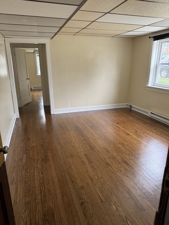 Dormitorio 1 - 2659 N Monitor Ave
