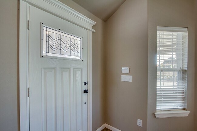 Foto del edificio - Now Leasing: New Gated Community for Activ...