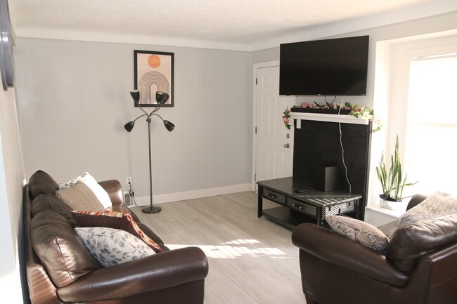 Living Room - 19315 Roscommon St