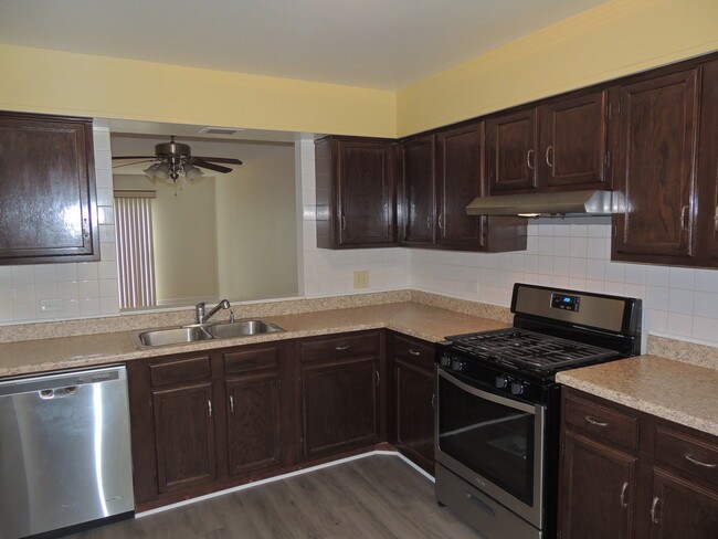 Building Photo - 1178 E Cunningham Dr