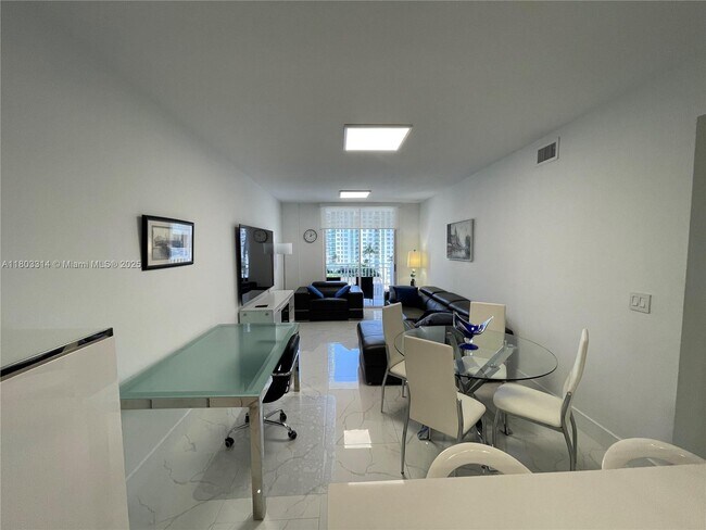 Foto del edificio - 185 SE 14th Terrace