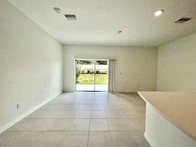 Building Photo - 2470 Paravane Wy