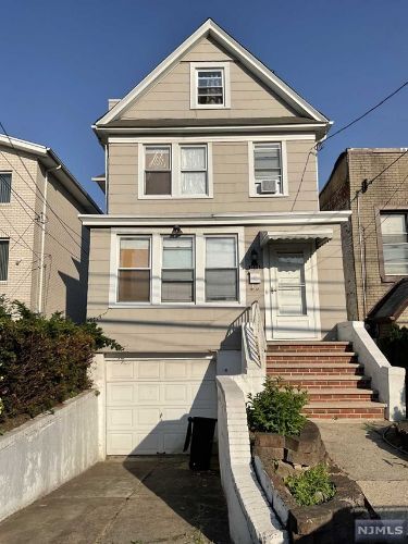 Primary Photo - 1664 Maple St