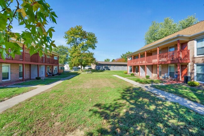 Building Photo - Tracks at Seymour
