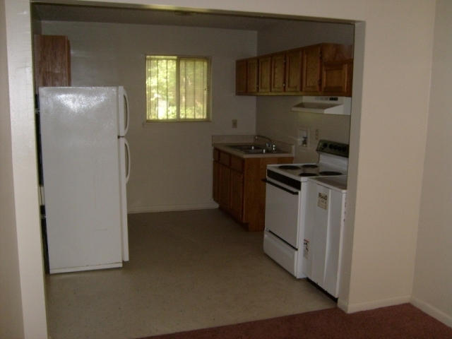 Kitchen - East Thomas Apartments