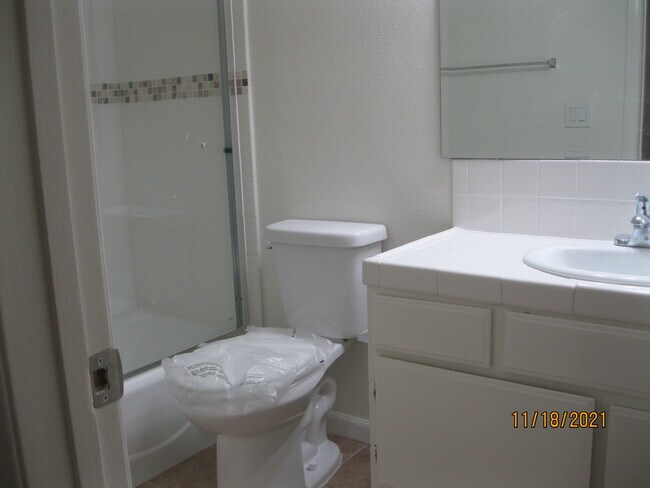 Foto del edificio - 6234 Woodman Ave