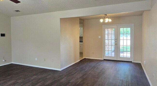Foto del edificio - 11904 Hardwood Trail