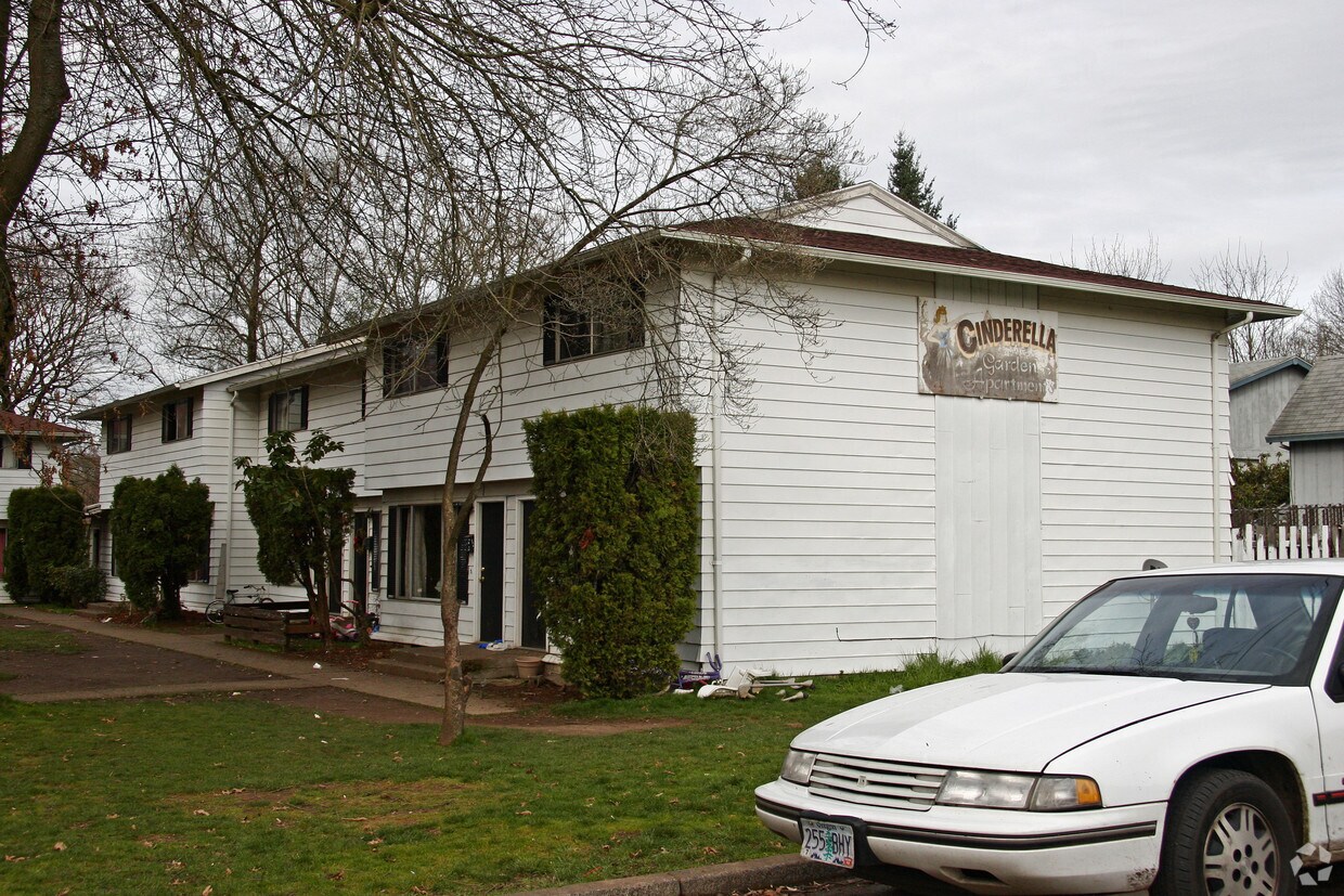 Building Photo - 8905 SE Clackamas Rd