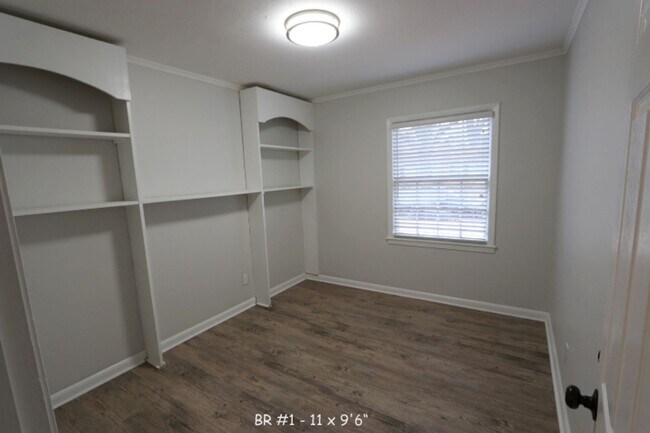 Foto del edificio - 1648 Ivy Rd