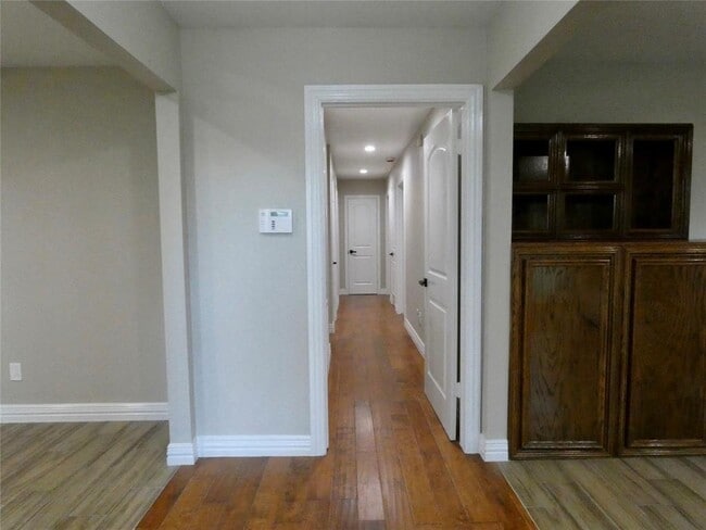 Foto del edificio - 8919 Winding River Dr
