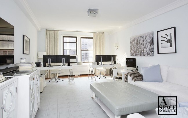 Building Photo - 1067 Park Avenue