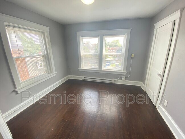 Foto del edificio - 3115 Thompson Ave