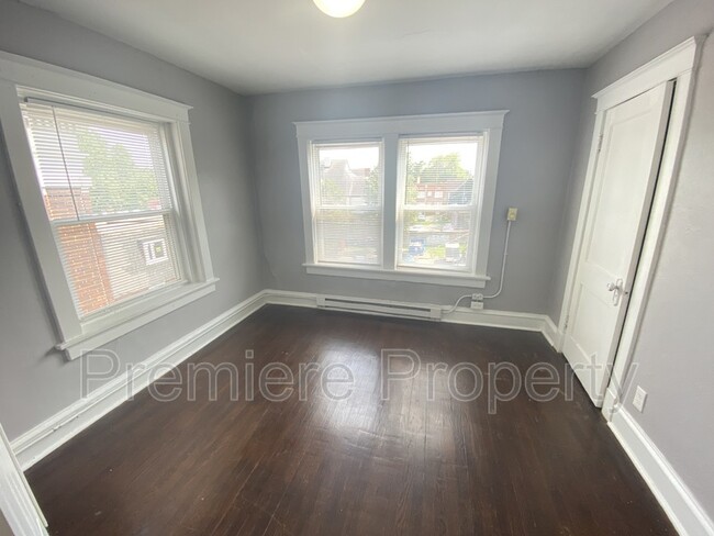 Building Photo - 3115 Thompson Ave