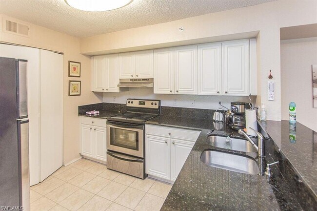 Building Photo - ANNUAL 2025 AVAILABLE IN IBIS CLUB STARTING APRIL 1, 2025  -- Colorful, Bright, Exceptionally Cle...