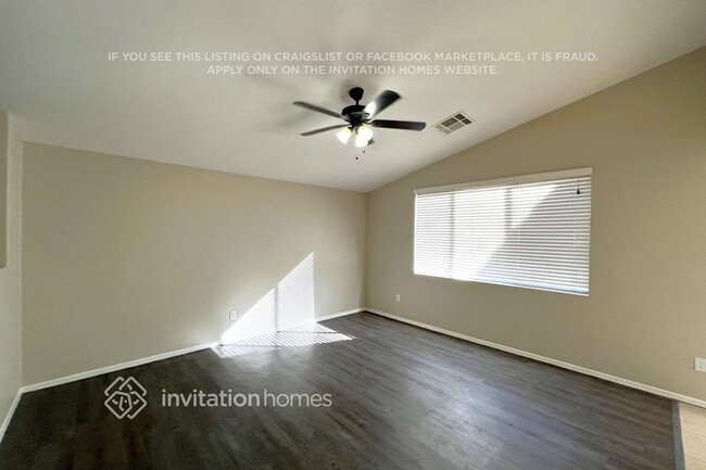 Foto del edificio - 1551 E Betsy Ln