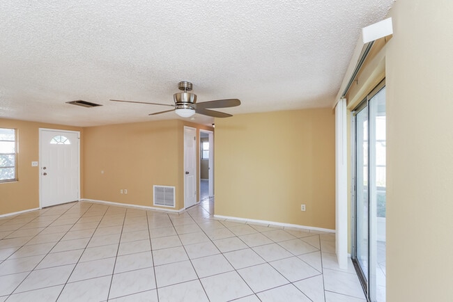 Foto del edificio - 3724 Redwood Dr