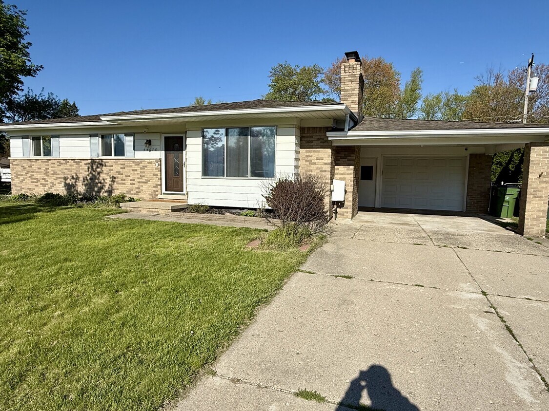 Primary Photo - 52678 Pappy Ln