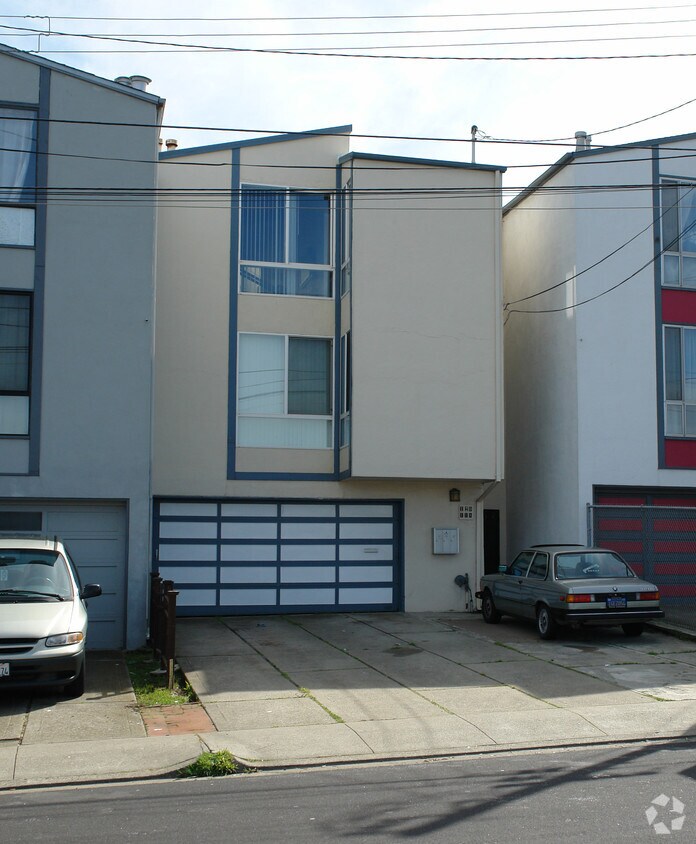 Building Photo - 118-120 Byrne St