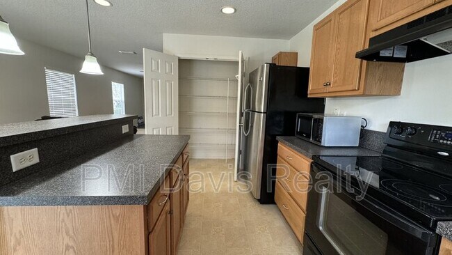 Building Photo - 143 Crete Ct