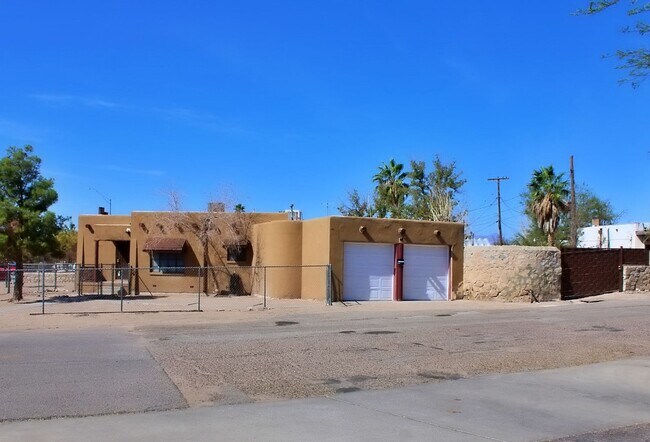 Foto del edificio - Charming 3-Bedroom Home for Rent in El Pas...