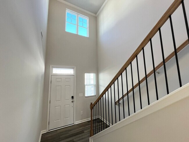 Foto del edificio - Stunning 4BD, 3BA Durham Home within Close Proximity to RDU Airport, Brier Creek, and Downtown Du...