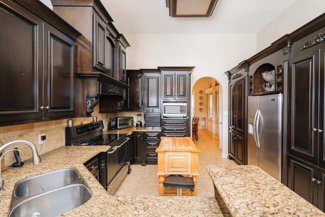 Building Photo - 8402 Mahogany Ct