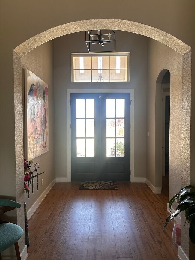 Foto del edificio - LAKE FRONT PROPERTY!  4/3/2; FULLY  FURNISHED